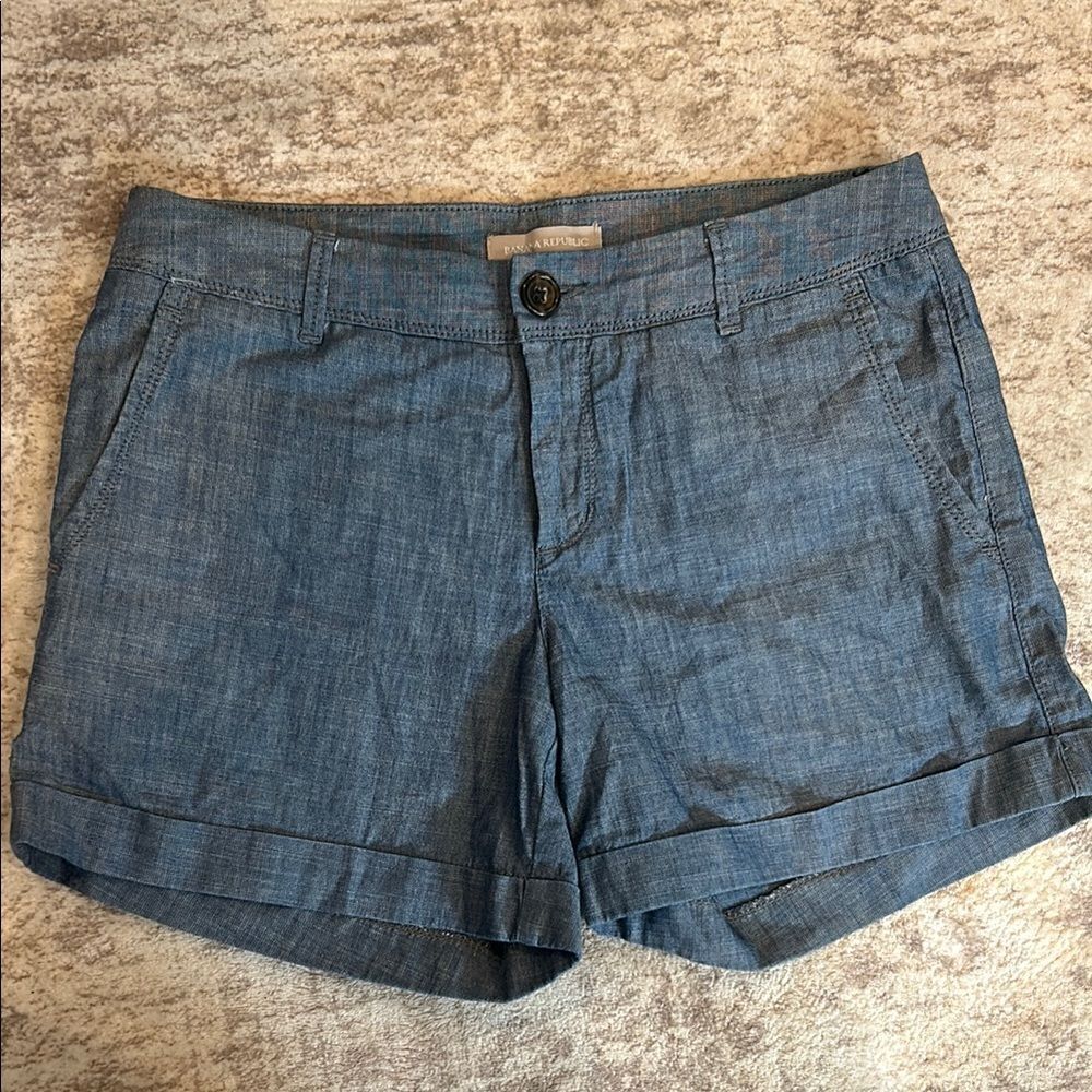 Banana republic chambray Blue Denim Women Shorts size 4